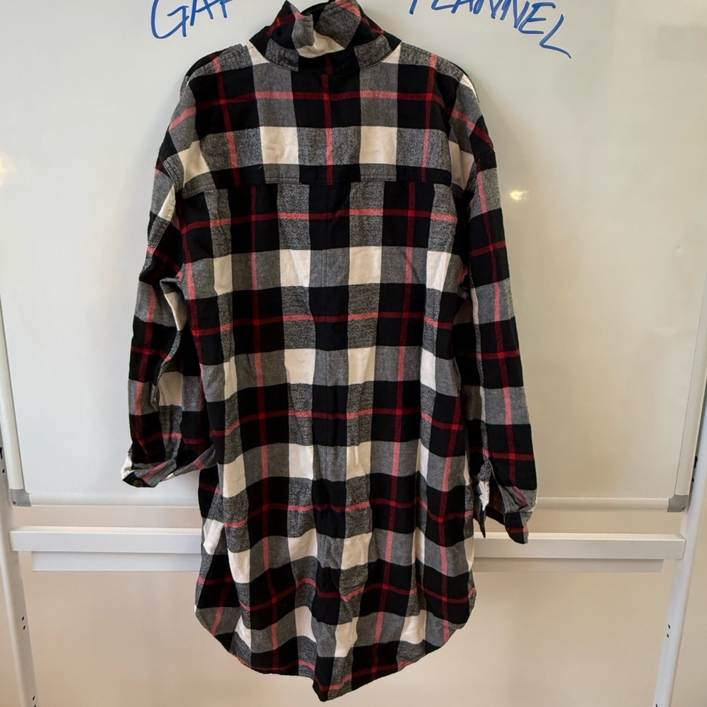 GAP Black White and Red Plaid Button-Down Shirt